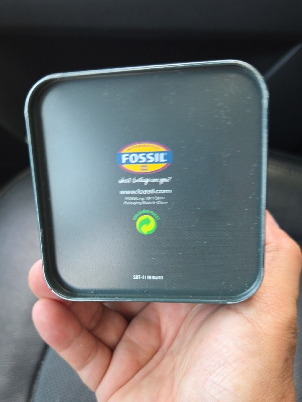 FOSSIL TIN WATCH CASE - Picture 3 of 8